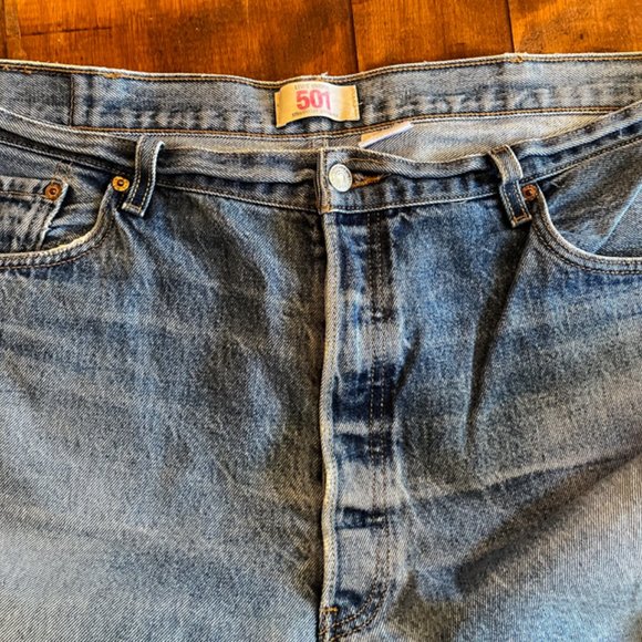 Men’s Levi’s 501 Straight Leg, blue denim, button fly 42” waist - Picture 3 of 7